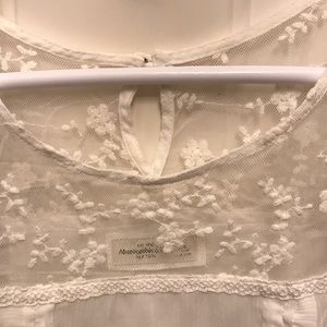 Abercrombie & Fitch Tops - Abercrombie & fitch white floral top Abercrombie & Fitch Tops - Abercrombie & fitch white floral top